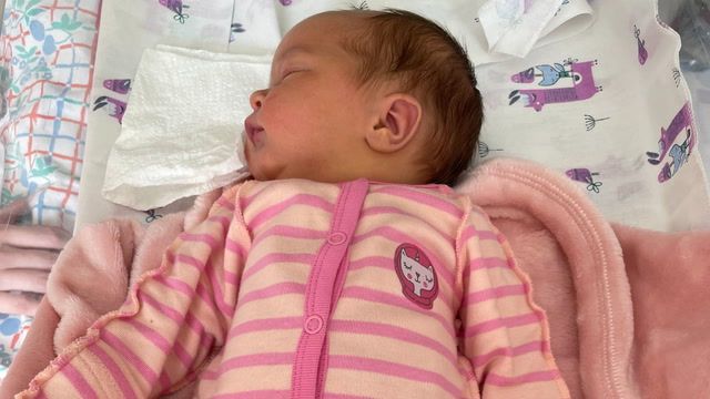 New life amid war, giving birth in Ukraine