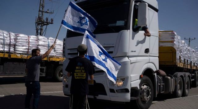 Israeli protesters block aid trucks entering Gaza