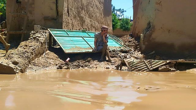 Hundreds killed in Afghanistan flash floods
