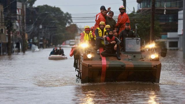 Torrential rain hampers Brazil flood rescue efforts
