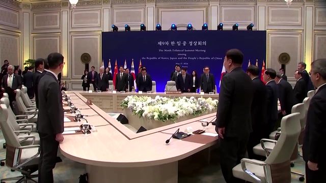 China urges South Korea, Japan to uphold free trade at summit