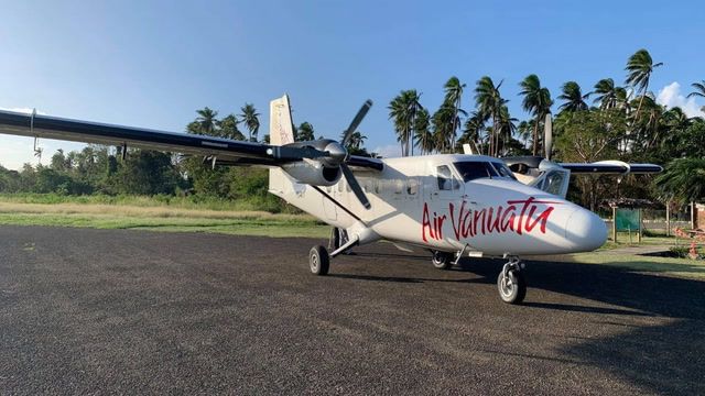 Air Vanuatu collapse leaves teenage volunteers stranded