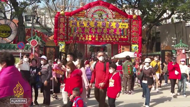 Visitors from mainland China flock to Hong Kong