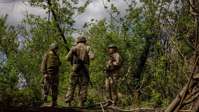 Russia amasses troops around Chasiv Yar