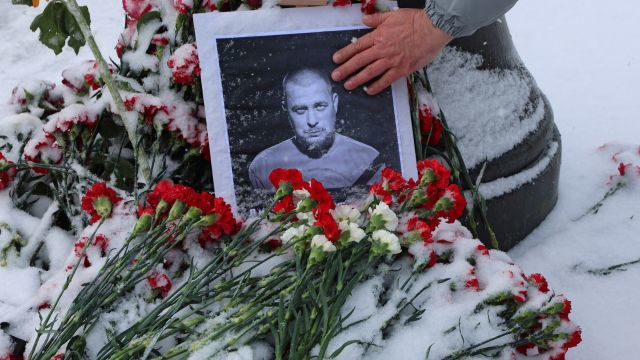 Prominent Russian blogger killed in café blast