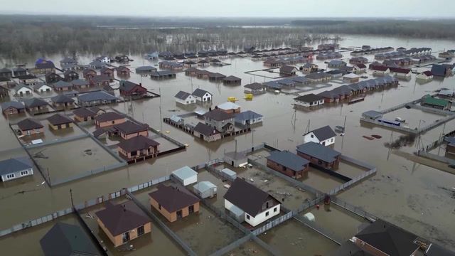 Flooded Russian city calls for mass evacuations