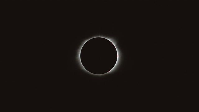 Sky gazers across North America enjoy total solar eclipse