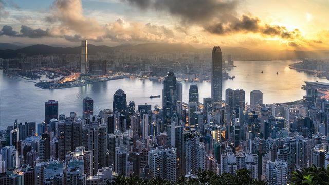 Hong Kong shops shut amid post pandemic downturn