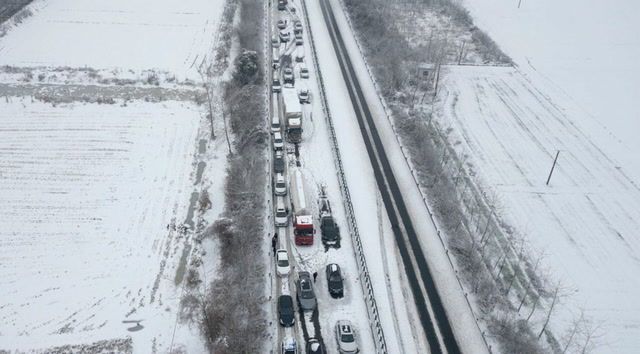 Snow disrupts Lunar New Year travel plans for millions