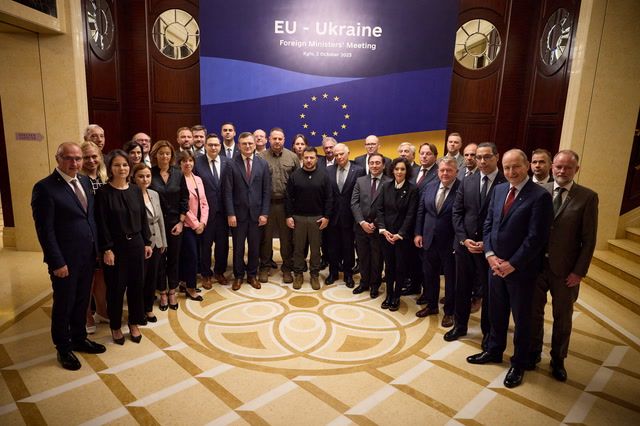 Kyiv brushes off U.S, Slovakia wobbles in EU visit