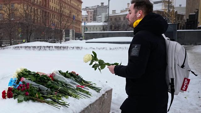 Navalny supporters arrested during memorials