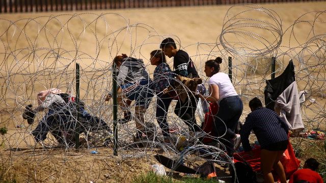 El Paso ‘at breaking point’ amid surge in migrant arrivals