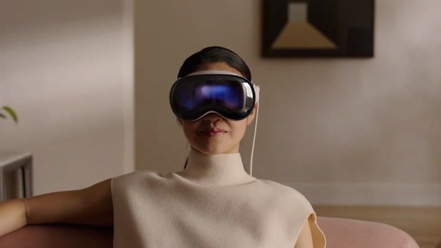 Apple unveils virtual reality headset