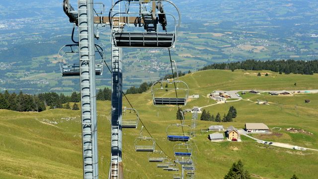 How French ski resorts are rebranding without snow