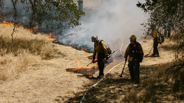 Texas wildfires threaten Oklahoma