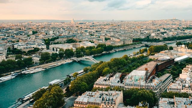Paris Mayor invites Macron to swim in the Seine