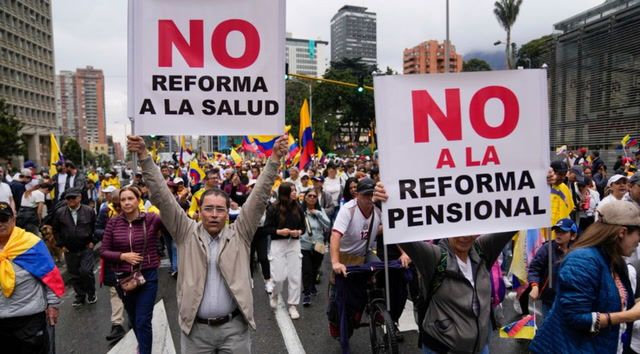 Thousands of Colombians protest president Petro's reforms