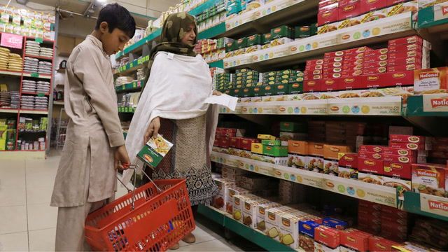 Pakistani consumers face food inflation during Ramadan