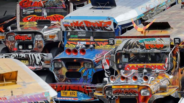 Jeepney drivers in Philippines protest over 'modernization' rules