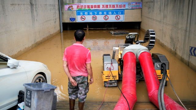 Tens of thousands forced to flee rising water in China