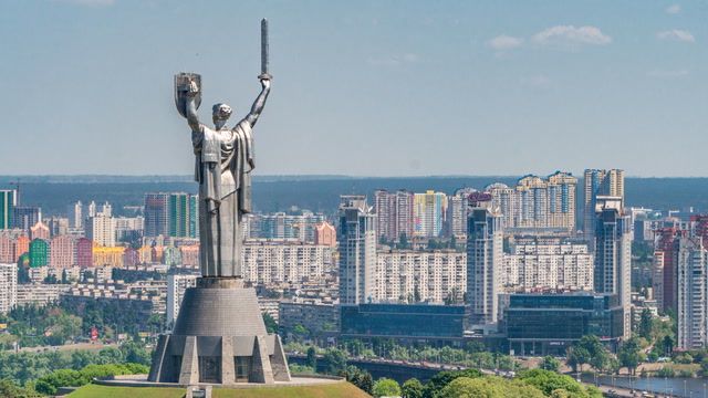 Soviet-era symbol removed from Kyiv landmark