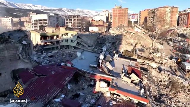 Earthquake failures leave Erdogan vulnerable