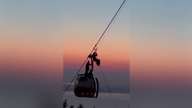 One dead, dozens stranded in Turkey cable car collision