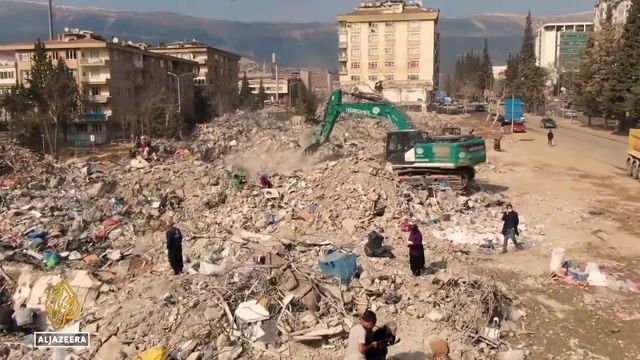 Turkey works to clear earthquake rubble