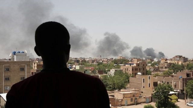 Sudan war displaces 330,000 people