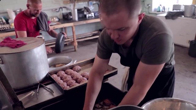 Chef who dreams of Michelin star feeds Ukraine frontline