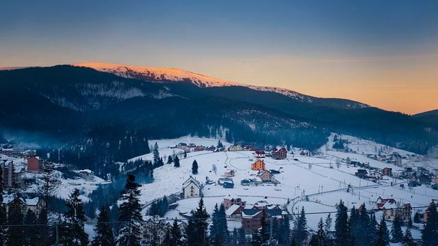 Ukrainian ski resort stays open during the war