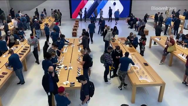 Apple responds to inflation, increases salaries