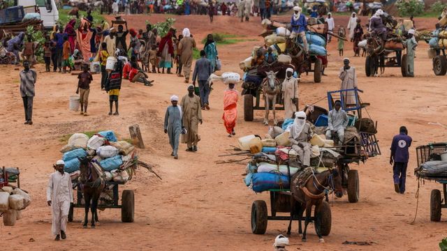 Sudanese fleeing war arrive in South Sudan, desperate for food