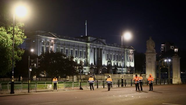 Buckingham Palace lockdown after explosion, arrest