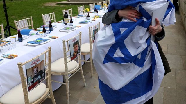 Passover celebrations overshadowed by war