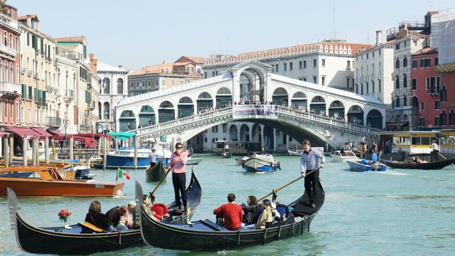 Venice launches $5 entry fee for visitors