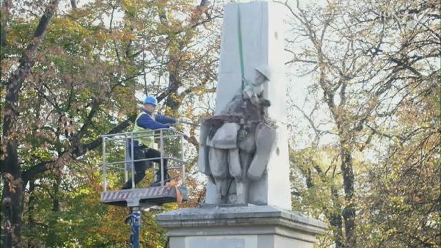 Poland removes Russian communist monuments