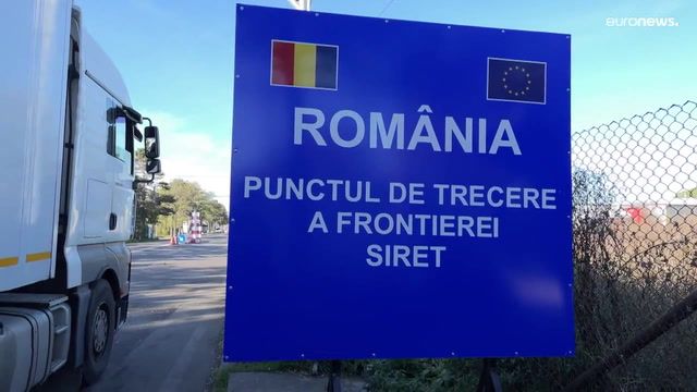 Romanian shoppers hunt for bargains in Ukraine
