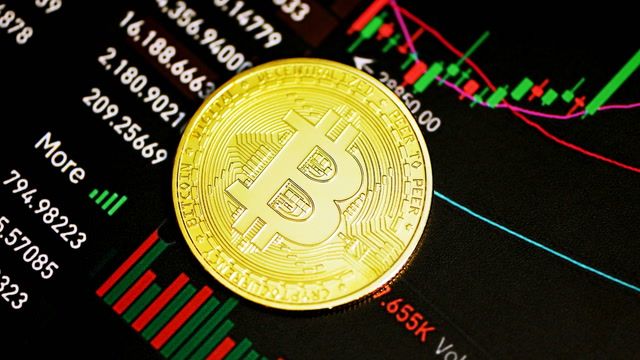 Bitcoin may see a "flash crash" after record high valuation