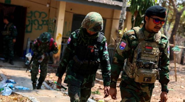 Myanmar conflict: Peoples Defence Forces fight for Myawaddy