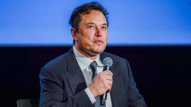 Musk meets with Apple CEO to clear the air