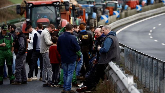 Promise of new legislation fails to quell French farmers' anger