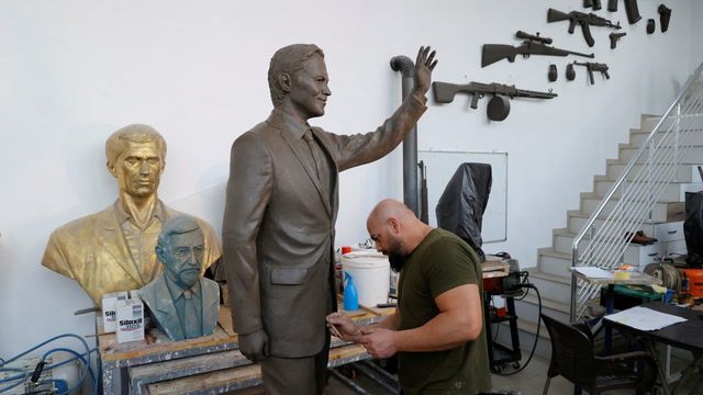Tony Blair getting a statue in Kosovo