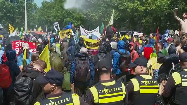 One thousand activists arrested in The Hague