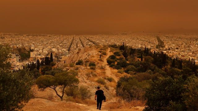 'Apocalyptic' orange haze descends on Athens