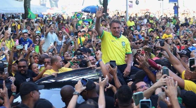 Bolsonaro supporters hail Elon Musk at Rio rally