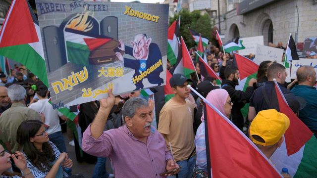 Palestinians rally on the streets of Ramallah
