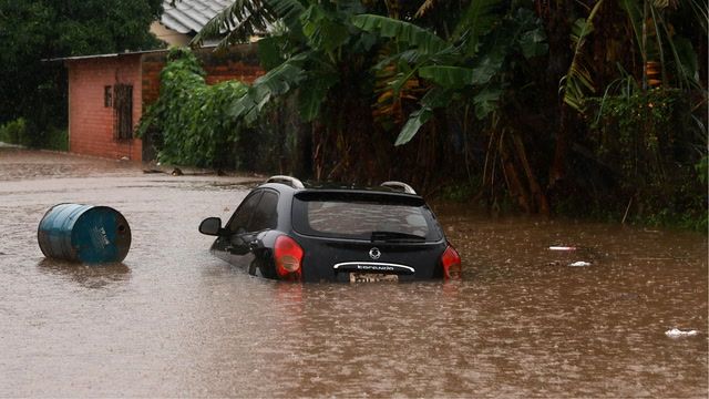 Heavy rains kill at least ten in Brazil's south