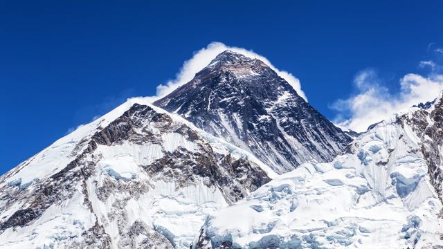 Nepal's top court orders limit on Everest climbing permits