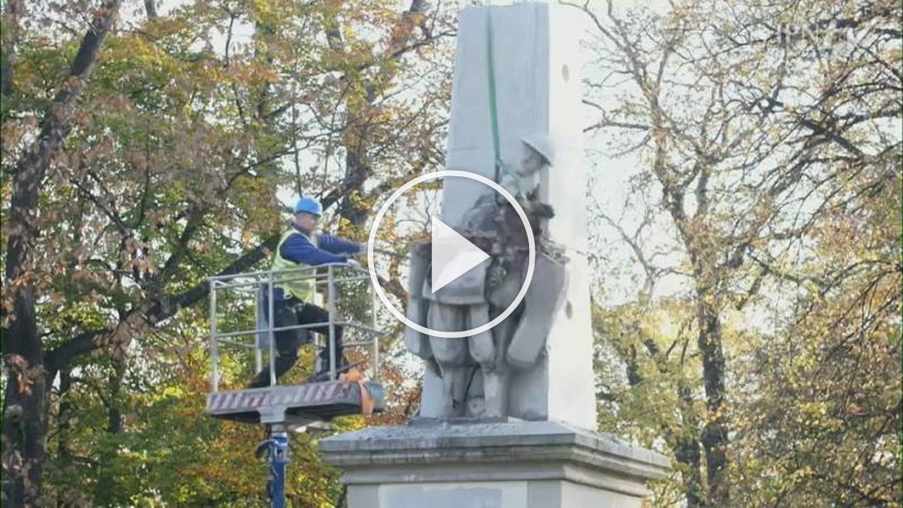 Poland removes Russian communist monuments